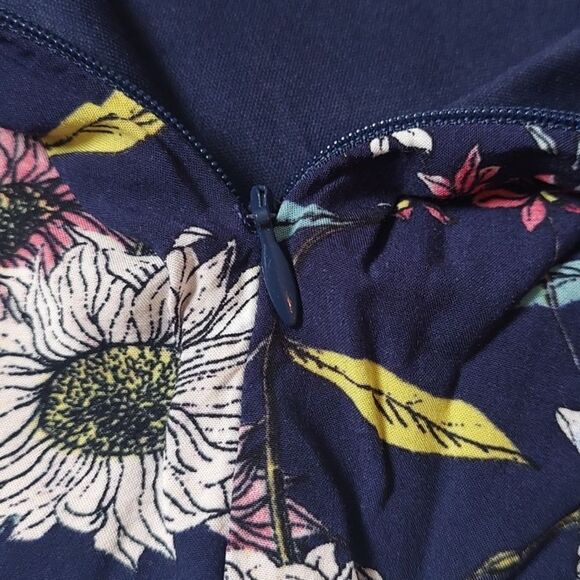 Reitmans Size 12 Lined Blue‎ Skirt With Floral Print - Picture 5 of 8